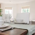 Spacious Retreat With Parking: Ideal For Families & Contractors